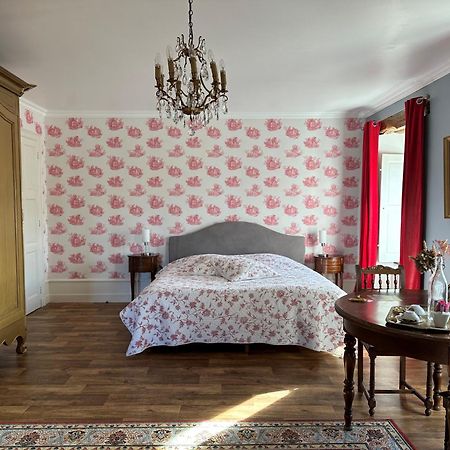 Chateau De La Preuille Bed & Breakfast Montaigu-Vendee Exterior foto