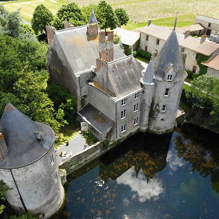 Chateau De La Preuille Bed & Breakfast Montaigu-Vendee Exterior foto